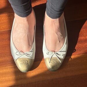 CHANEL Cream and Gold Flats